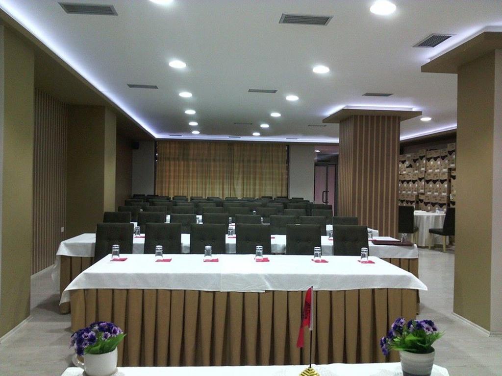 Hotel Pogradeci Экстерьер фото