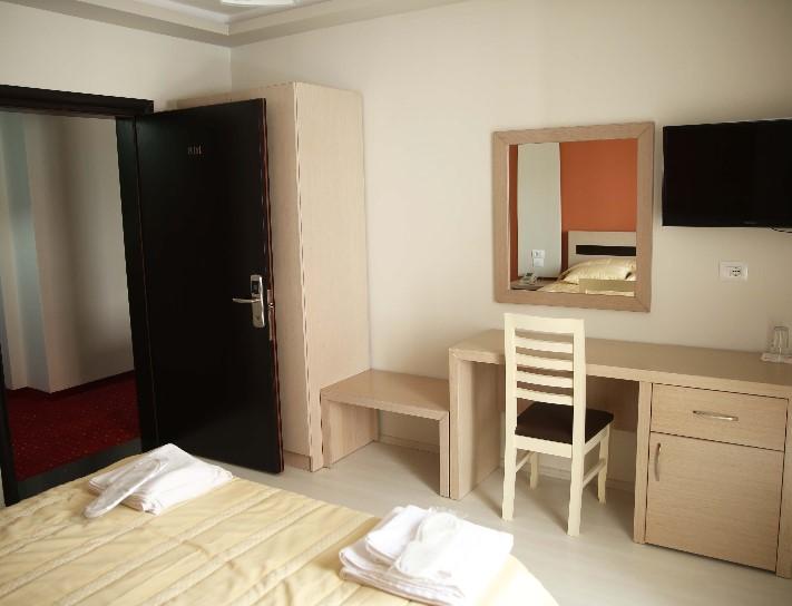 Hotel Pogradeci Экстерьер фото