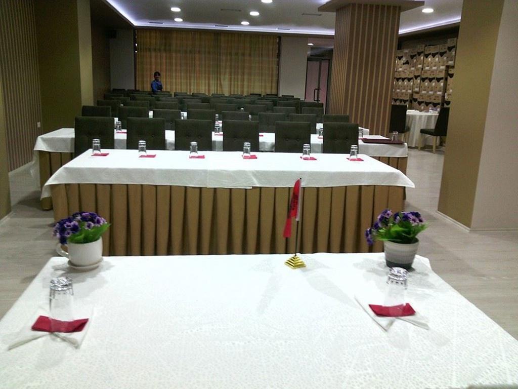 Hotel Pogradeci Экстерьер фото